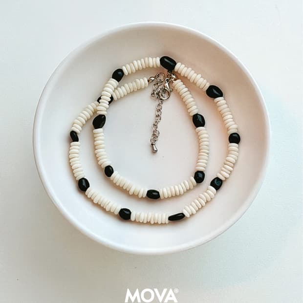 Black Point Simple Necklace