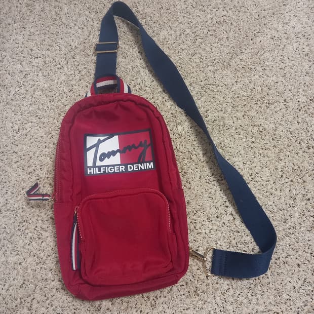 타미힐피거 슬링백팩