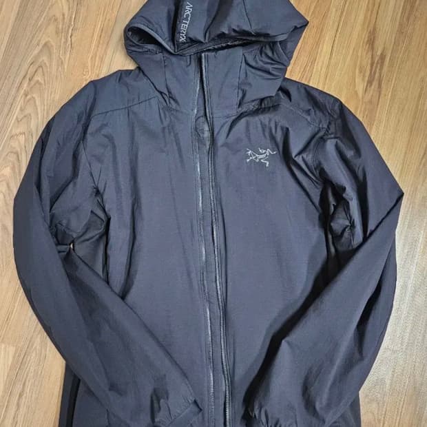 [M] 아크테릭스 아톰 후디 블랙