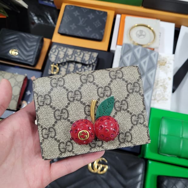 구찌 체리 카드지갑