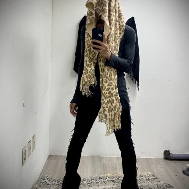 “Vintage” Leopard Long Scarf