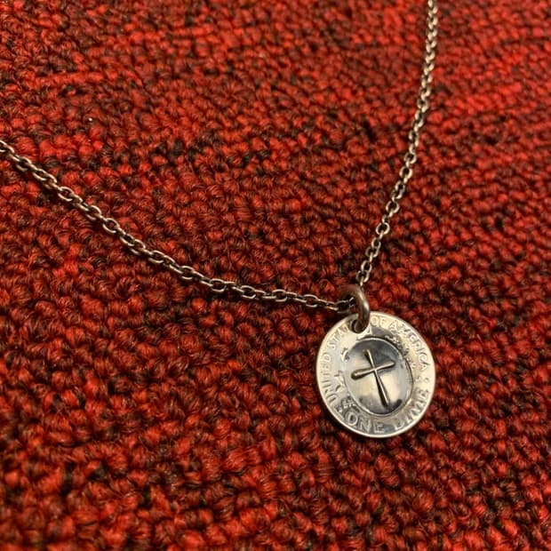10 cent cross necklase
