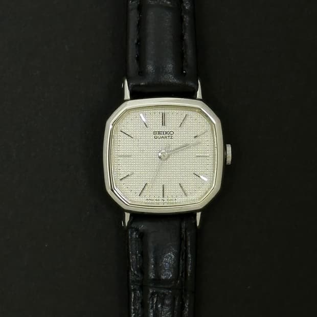 세이코 실버 프레임 여성 시계