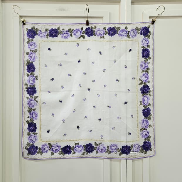 크리스찬 디올(Christian Dior) 퍼플 로즈 플라워손수건