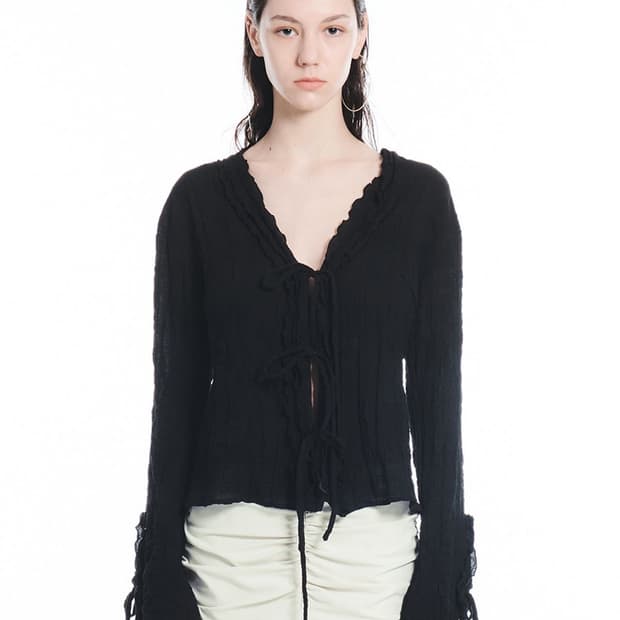 세릭(CERRIC) 프릴 타이 블랙 가디건 블라우스