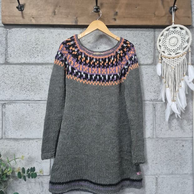 썰스데이아일랜드  니트 