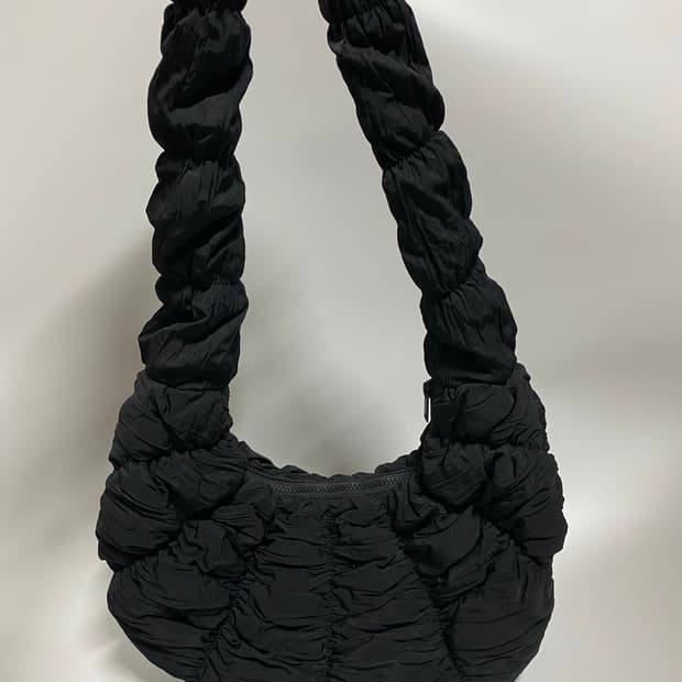 코스 리플 나일론 크로스바디백 블랙