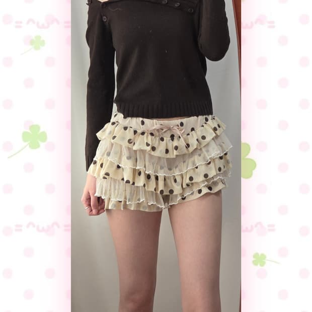 다크브라운 버튼 폴라 오프숄더 니트