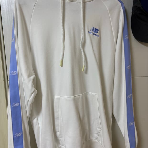 뉴발란스 후드티