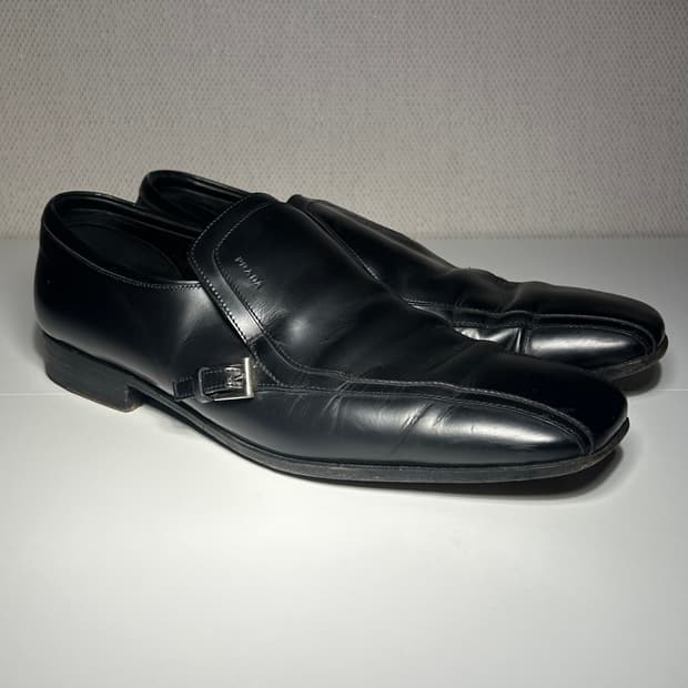 프라다 스퀘어토 슬립온