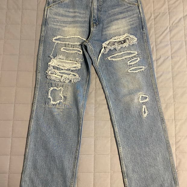 Blackout 05 damage jeans