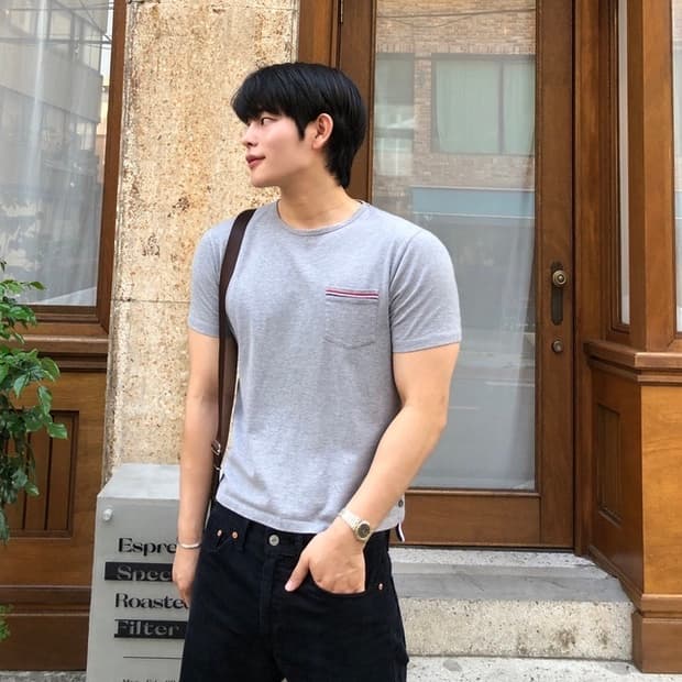 톰브라운 정품 크롭 삼선 포켓 라인 반팔 라이트그레이