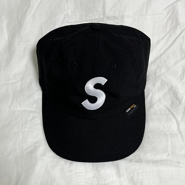 슈프림 코듀라 S로고 6패널 캡 블랙