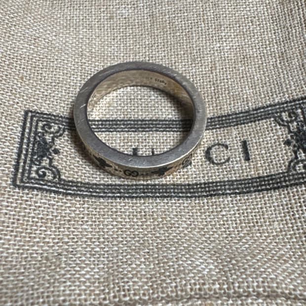 구찌 GG 비 인그레이빙 씬 링 실버 16호