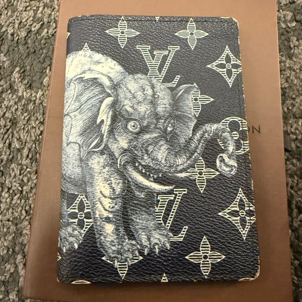 정품 루이비통 채프먼 브라더스 코끼리 여권지갑 (패스포트 홀더)
