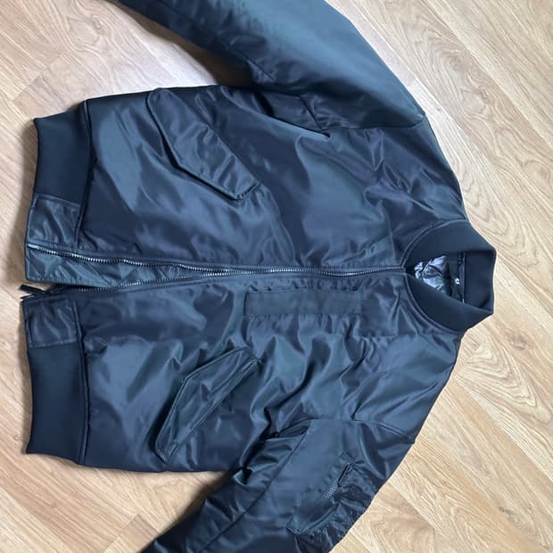 유니클로 x 질 샌더 하이브리드 다운 오버사이즈 MA-1 자켓 블랙