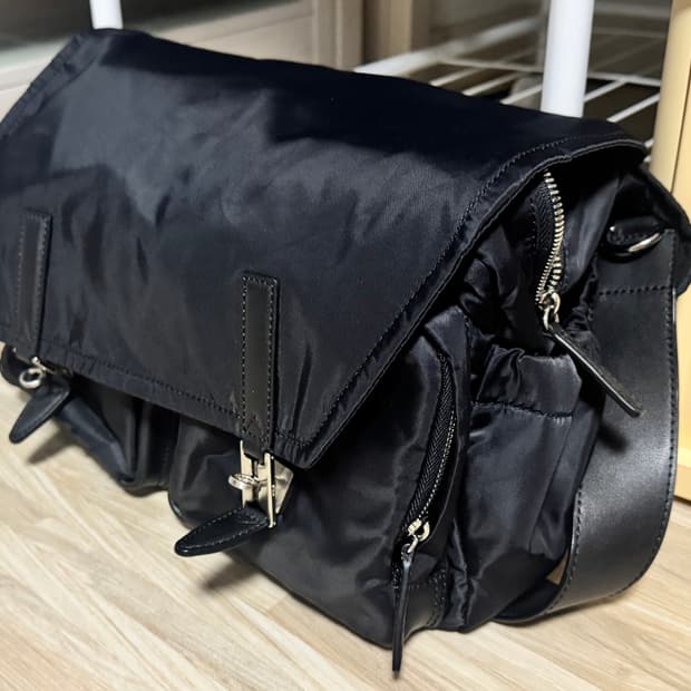 분크 헤이 더블 포켓 숄더 미듐