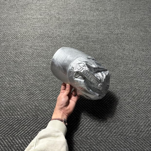 22ss 이로 IRO 로고 실버 메탈 나일론 볼캡 모자 OS