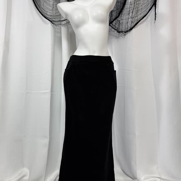 black long skirt