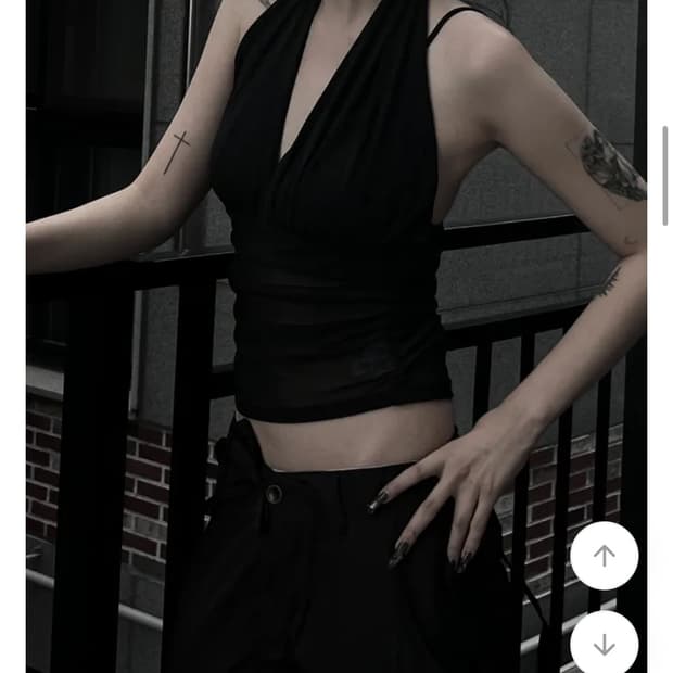 어반유니크 홀터넥 나시 