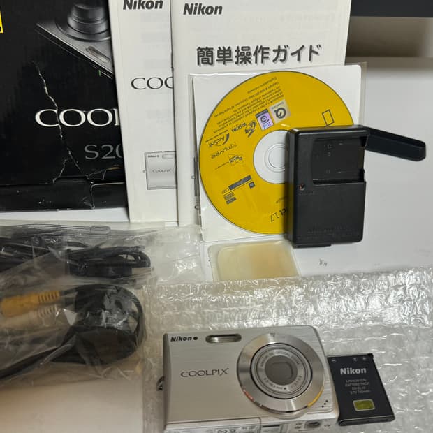 니콘 쿨픽스 COOLPIX S200