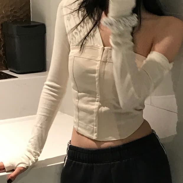 낫유어로즈 모니카 탑