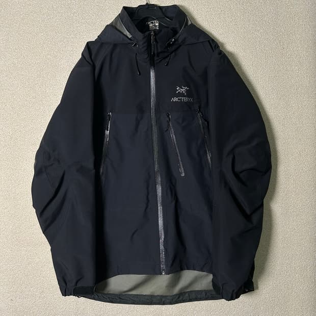  (M) 아크테릭스 세타AR 투톤 딥블랙