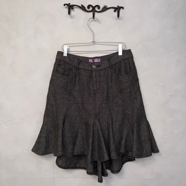 Gray herringbone unbalance ruffle skirt