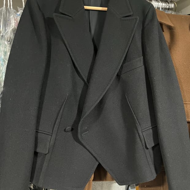 입생로랑 YVES SAINT LAURENT 크롭블랙 코트 48R