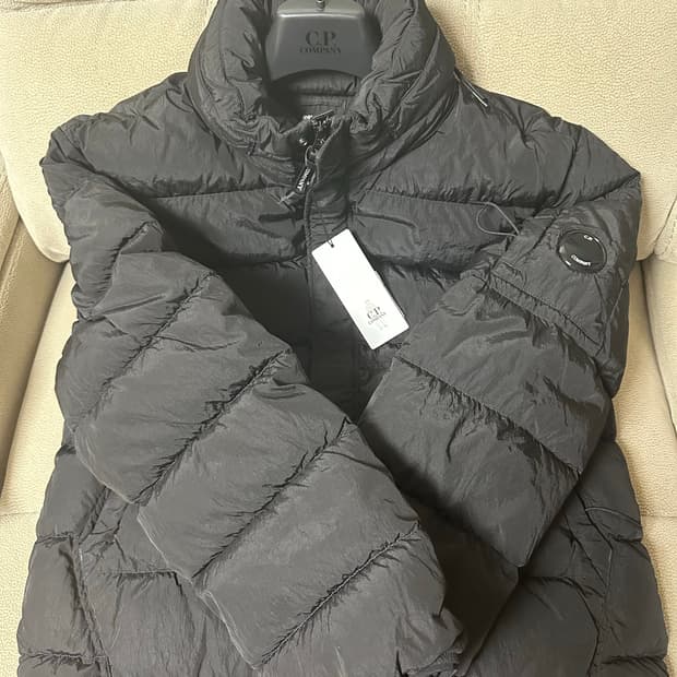 cp컴퍼니 크롬r패딩