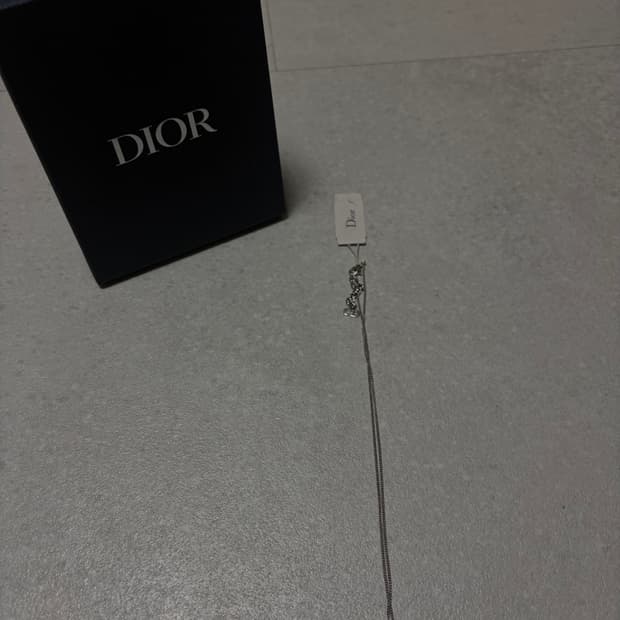 (정품) (새상품급) 크리스챤 디올 목걸이 판매합니다! 