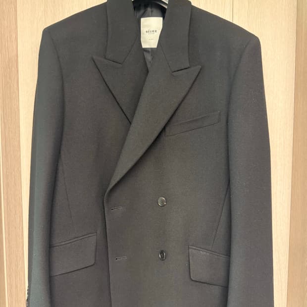 벨리에FW 피크드라펠 더블자켓