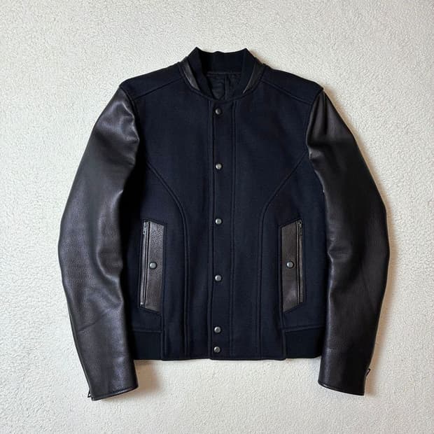 타임옴므 13FW 염소가죽 배색 울 바시티 자켓 PN7345