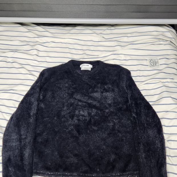 알렌느 헬렛 브이넥 모헤어 니트