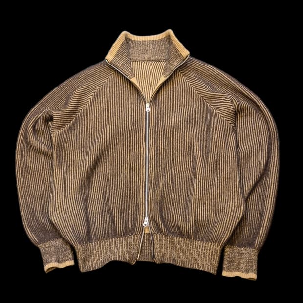 FREE(착샷잇음) 브라운 줄무늬 집업니트 