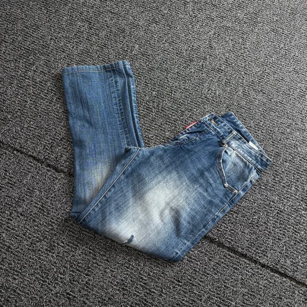 디스퀘어드2 자수로고 데미지 워싱 크롭 데님 팬츠 4080