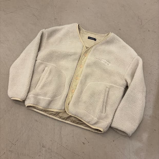 Oioi 스몰로고 플리스 자켓