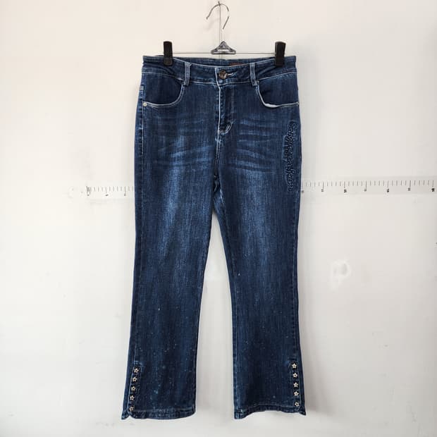 손정완 부츠컷 별 장식