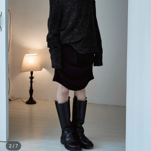 (구해요) 킨드레드 off-shoulder boucle pullover