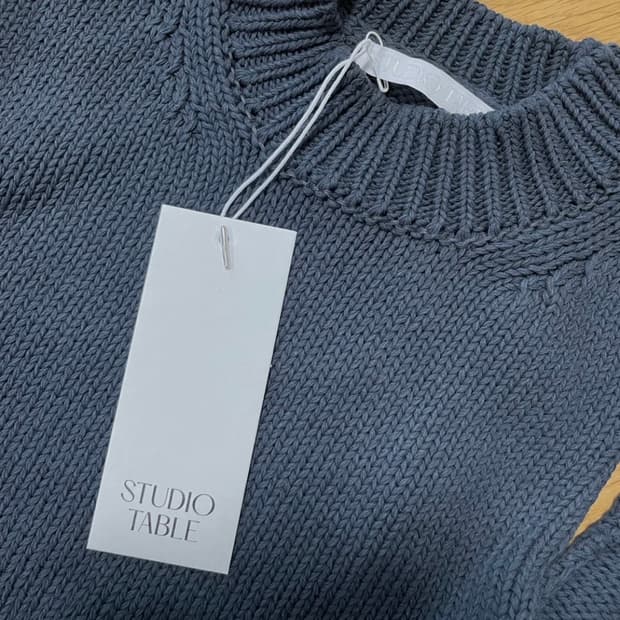 (스튜디오테이블 STUDIOTABLE) 컷아웃 니트