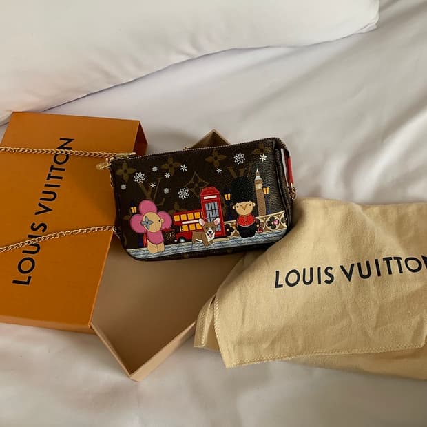 루이비통 미니 포쉐트 악세수아