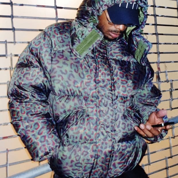 [M]FW24 슈프림 700필다운 홀로그램 레오파드 패딩