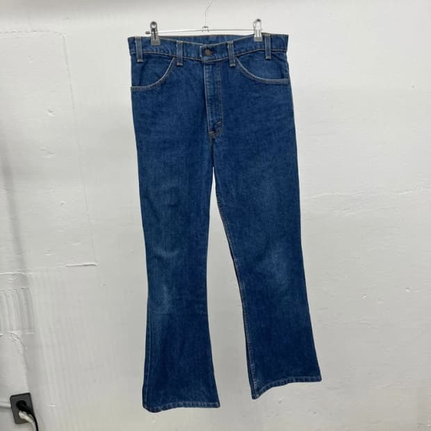 31.5) USA MADE LEVIS 646 BELL BOTTOM