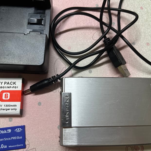 소니 사이버샷 dsc-t100 디카 판매합니다!