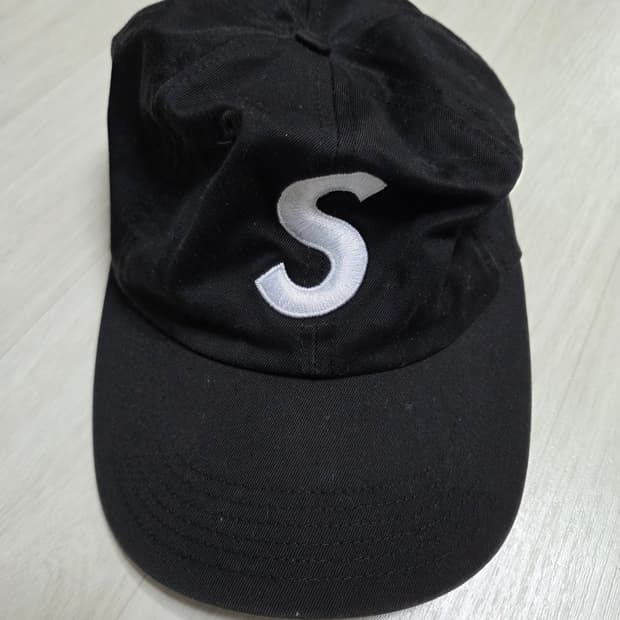 슈프림 6패널 s로고 캡 블랙