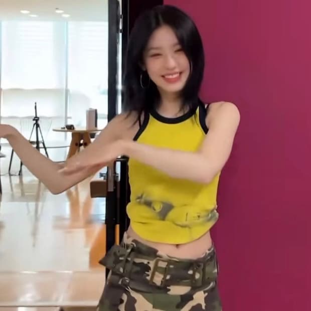 [아이들 미연 착용] 그레일즈 벨티드 플리츠 스커트