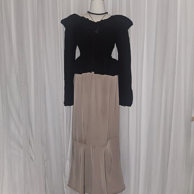 earth music&ecology 빈티지 베이지 머메이드라인 스커트