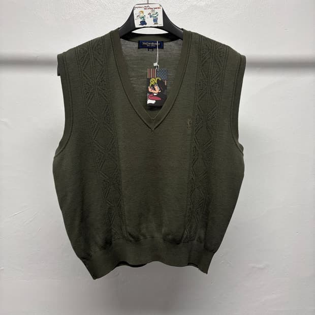 입생로랑 브이넥 니트 베스트