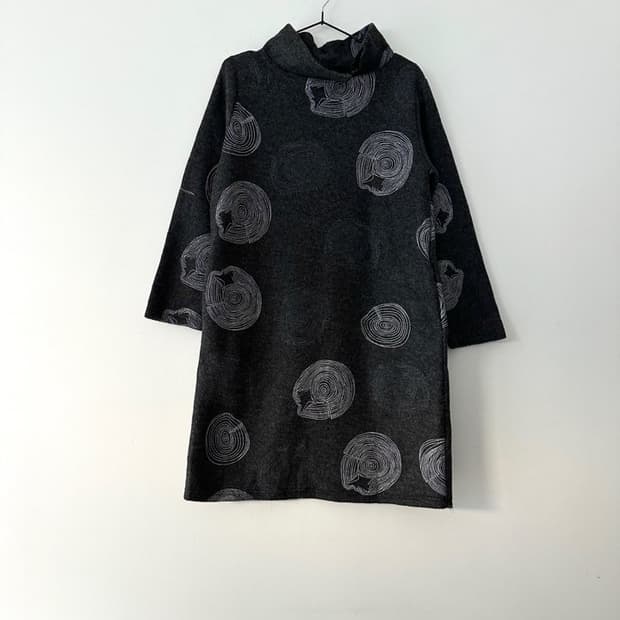 Tree ring pattern layered top & ops 