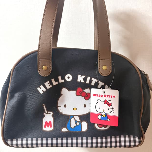 산리오 헬로키티 블랙 도트백 가방